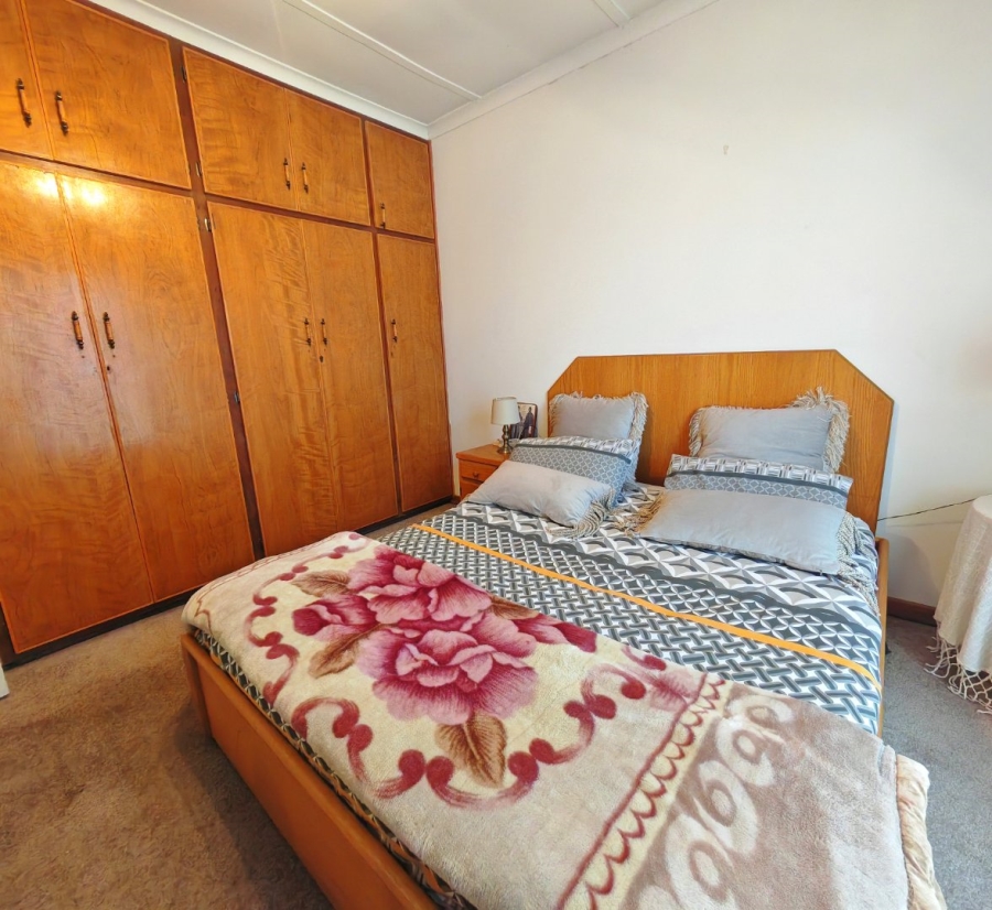 6 Bedroom Property for Sale in Heuwelsig Free State